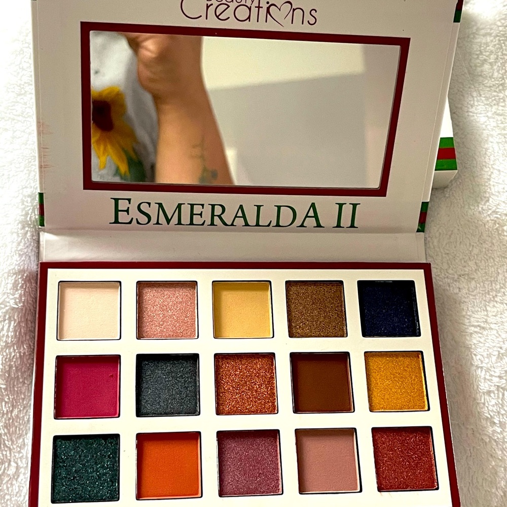 Beauty Creations Esmeralda II
